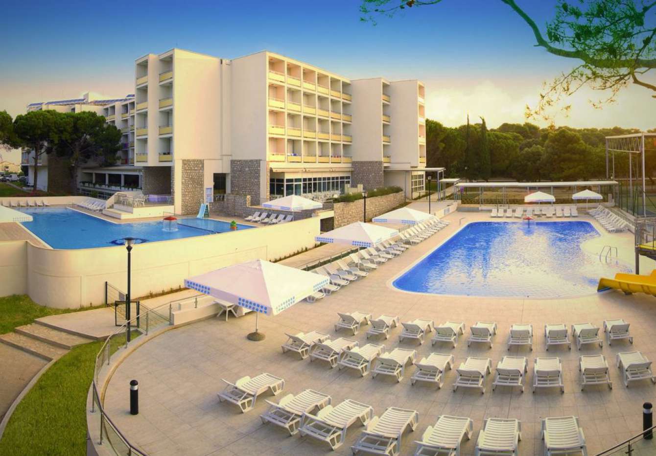 Hotel Adria s bazénem