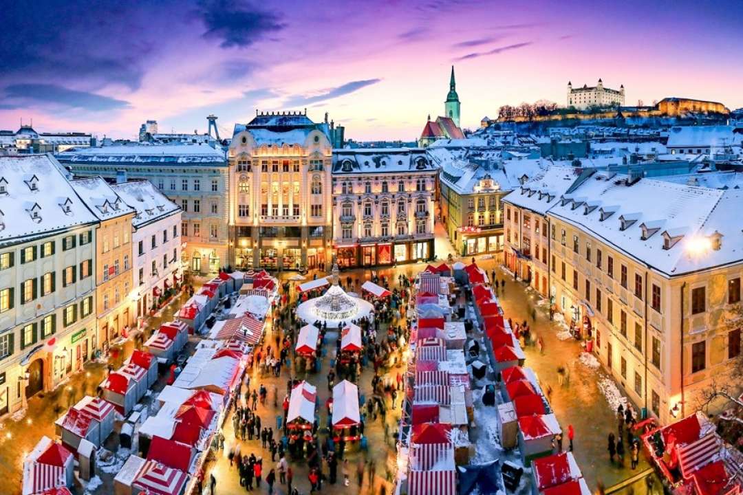 Autobusový Adventní zájezd do Bratislavy a zámek Schloss Hof